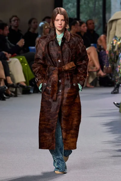 Look 30